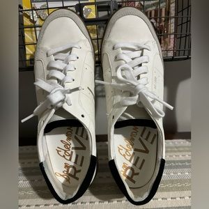 Sam Edelman
Josi Gum Sole Leather Retro Sneakers